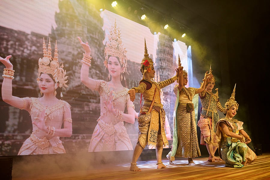 Shows-riu-palace-phuket-3.jpg