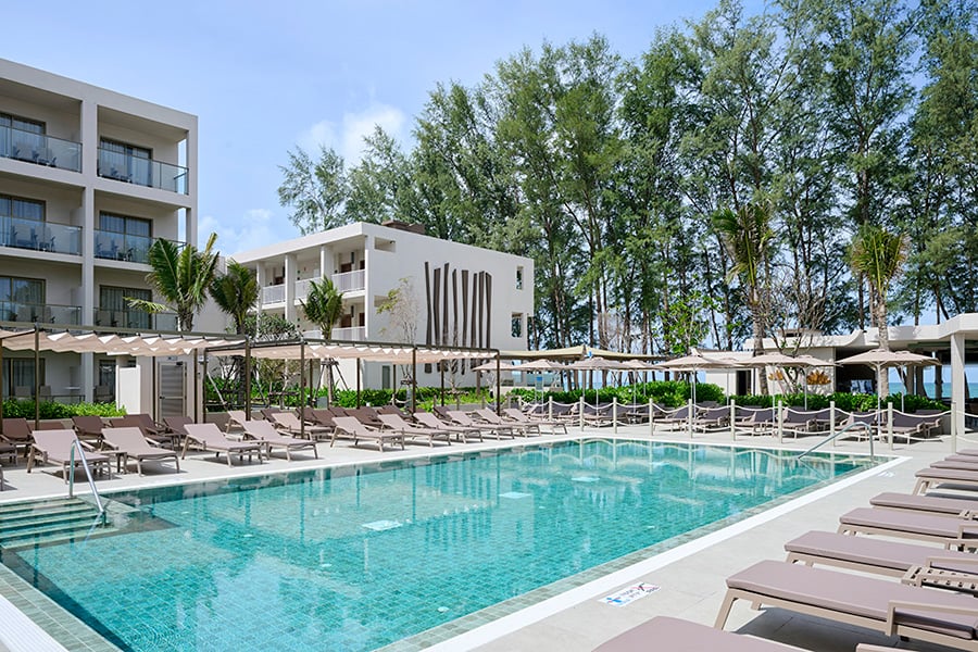 Elite-pool-riu-palace-phuket-3.jpg