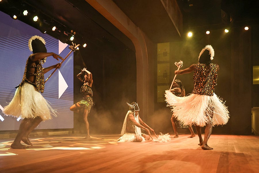 Show-riu-palace-swahili-5.jpg