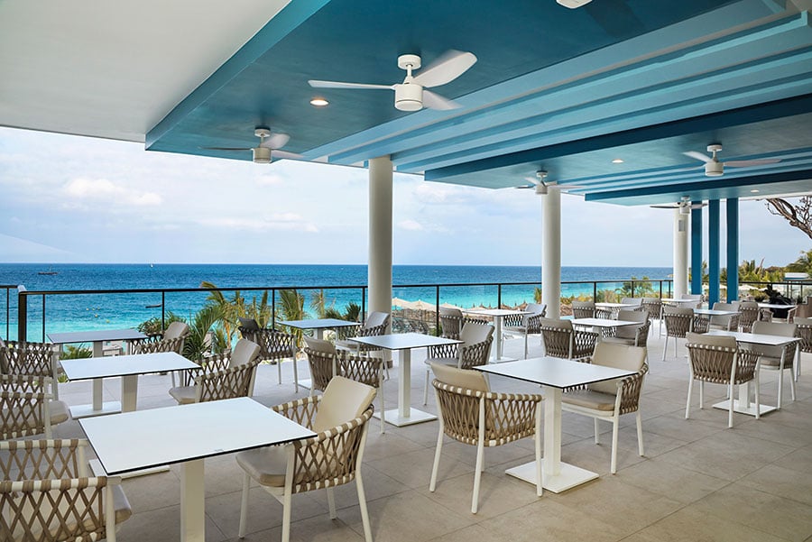 Poolside-bar-riu-palace-swahili-2.jpg