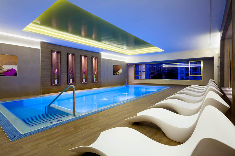 Piscina-interior-riu-palace-tenerife.jpg