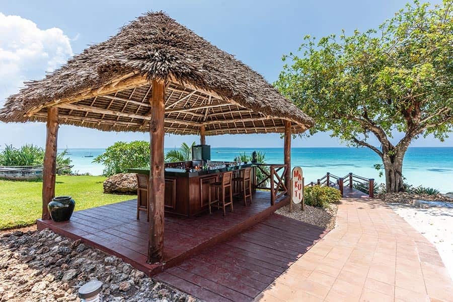 Bar-beach-hotel-riu-palace-zanzibar.jpg