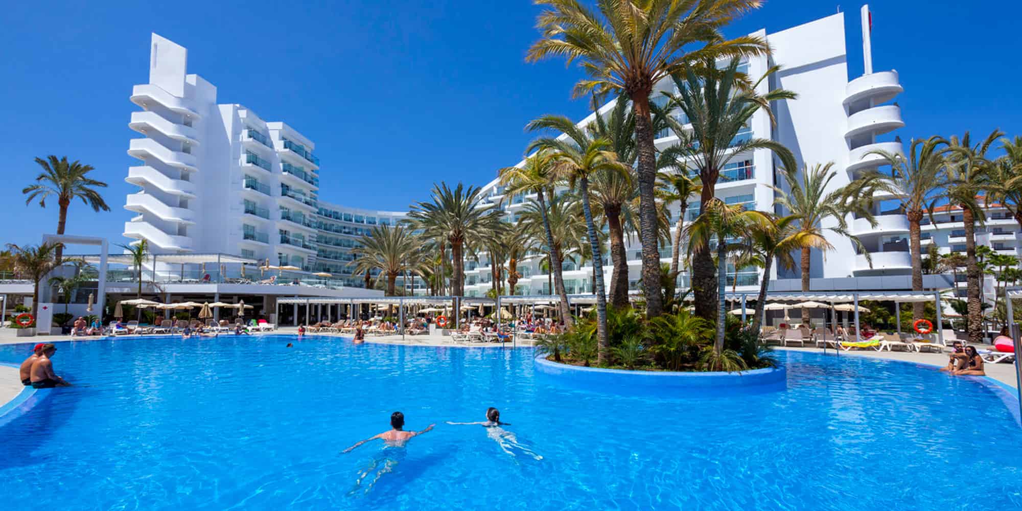 hero-hotel-riu-papayas.jpg