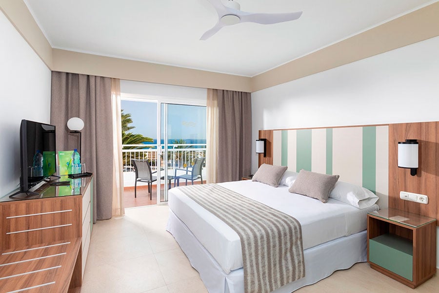 double-room-sea-view-riu-paraiso-lanzarote.jpg