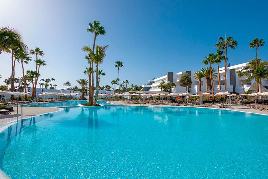 pool-riu-paraiso-lanzarote-14.jpg
