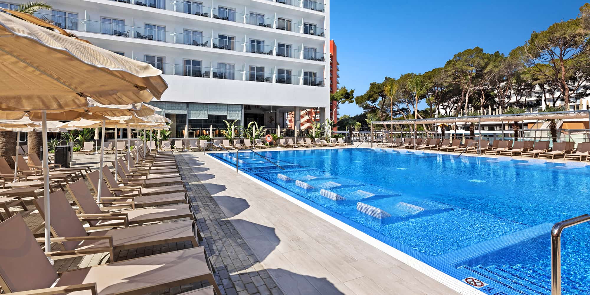 slide-hotel-riu-playa-park2.jpg