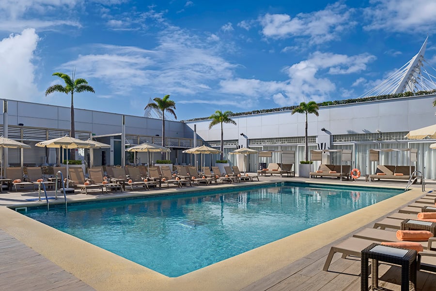 Pool-riu-plaza-guadalajara.jpg