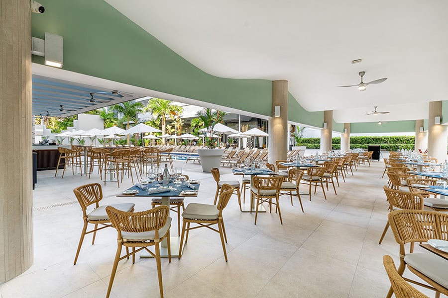 Pool-bar-riu-plaza-panama-3.jpg