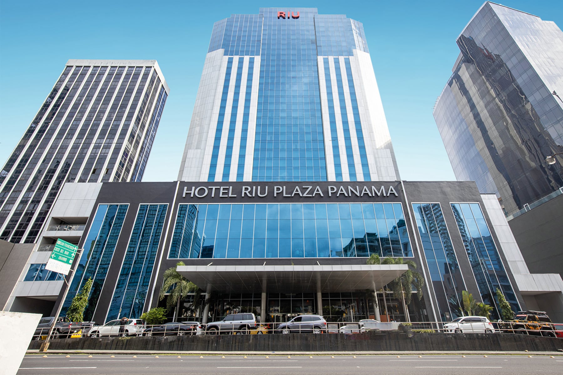 hero-riu-plaza-panama-v2.jpg