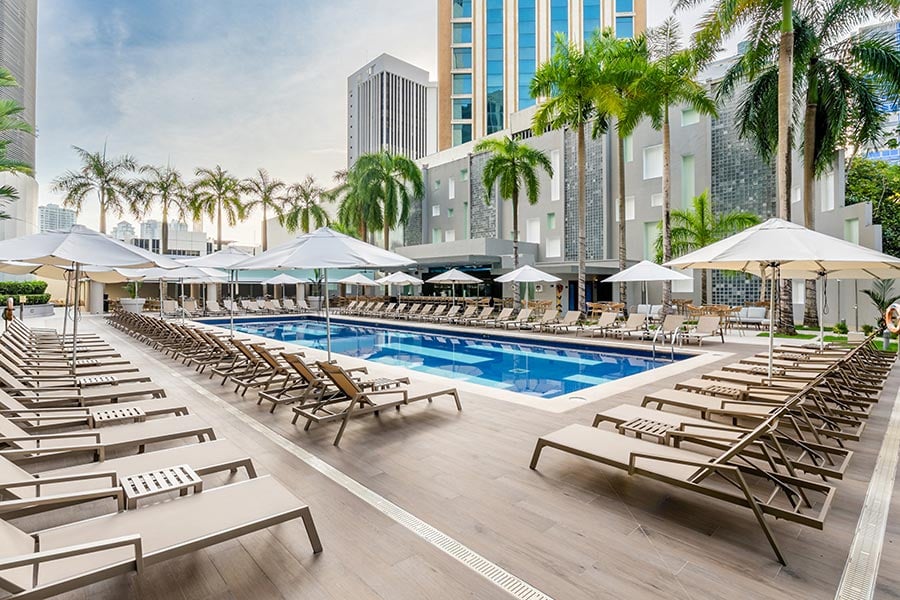 pool-riu-plaza-panama.jpg
