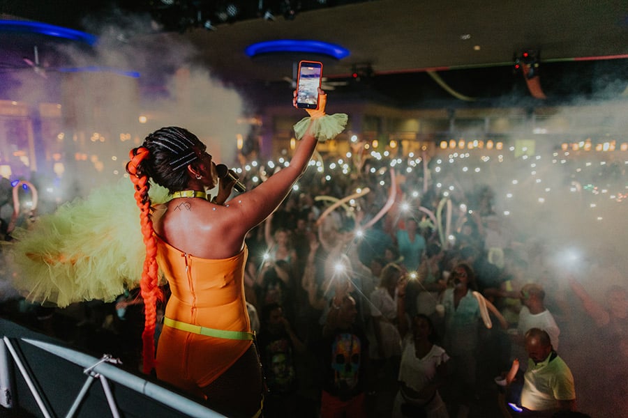Neon-fam-party-5.jpg
