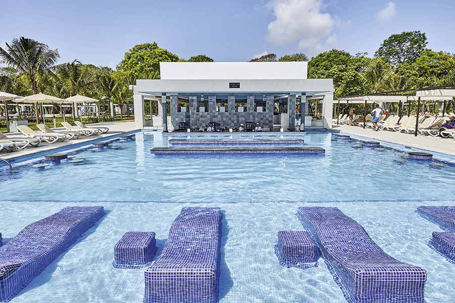 swimup-bar-pool-riu-tequila.jpg