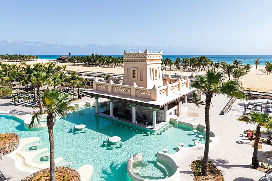 Swim-up-bar-riu-touareg.jpg