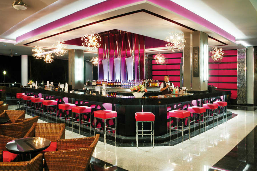 Lobby-bar-riu-yucatan.jpg