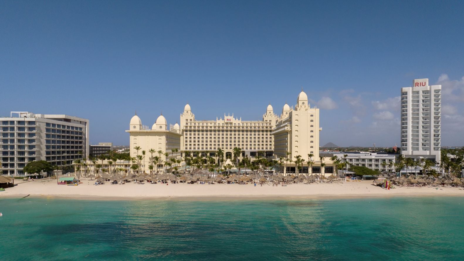 RIU Hotels Wiedereröffnung des Riu Palace Aruba nach umfassender Renovierung und Einführung des Elite Club Service