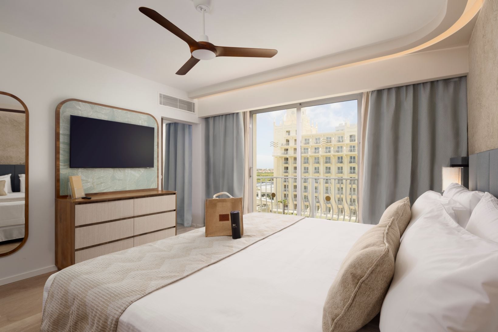 RIU Hotels rouvre le Riu Palace Aruba après une rénovation complète et introduit le service Elite Club
