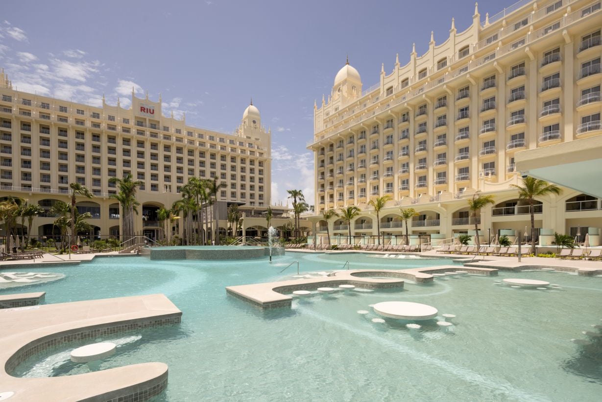 RIU Hotels rouvre le Riu Palace Aruba après une rénovation complète et introduit le service Elite Club