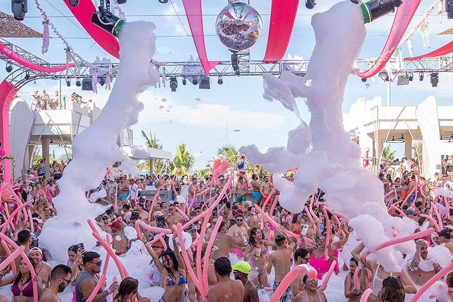 Pink-party-riu-caribe-2.jpg