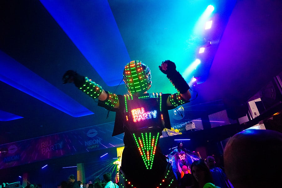 Neon-party-riu-chiclana-3.jpg