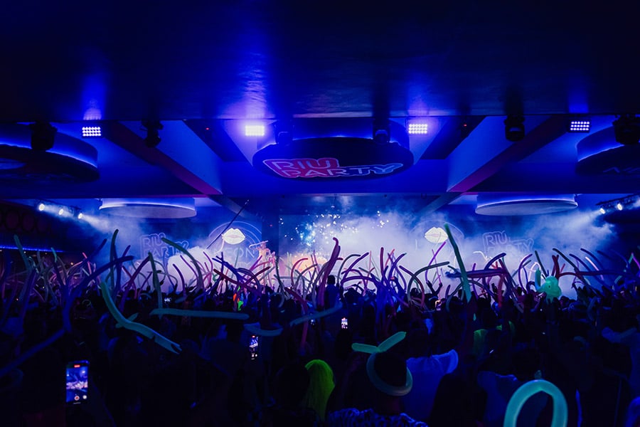 Neon-fam-party-3.jpg