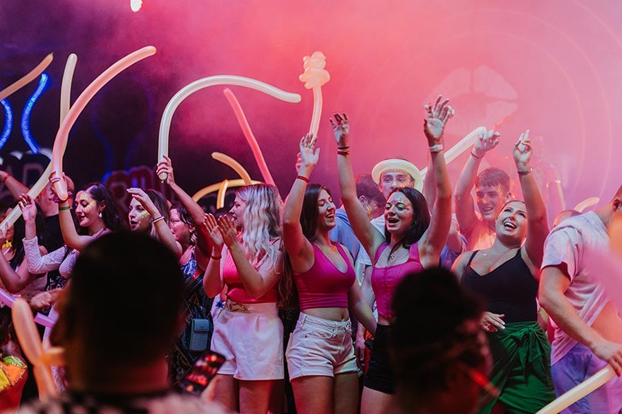 Neon-party-riu-tequila.jpg