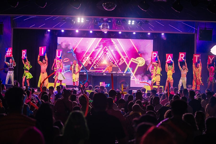 Neon-party-riu-party-13.jpg