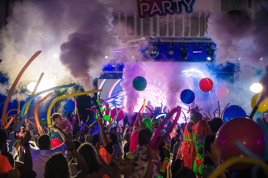 Neon-party-riu-party-14.jpg