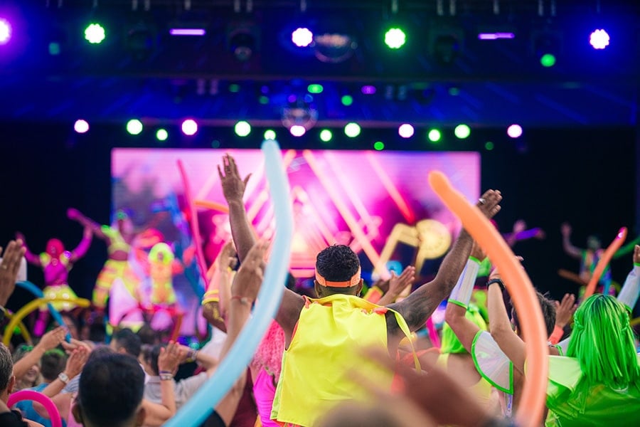 Neon-party-riu-party-4.jpg