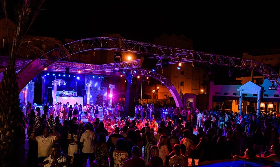 riu-party-10