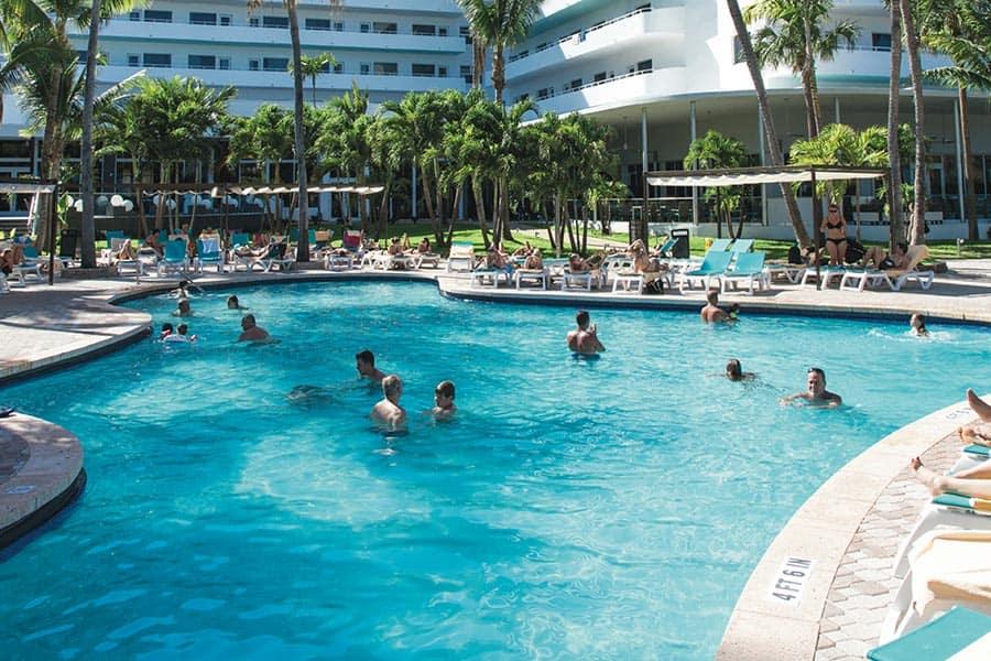 riu hotel miami beach restaurant Nilsa Thorton
