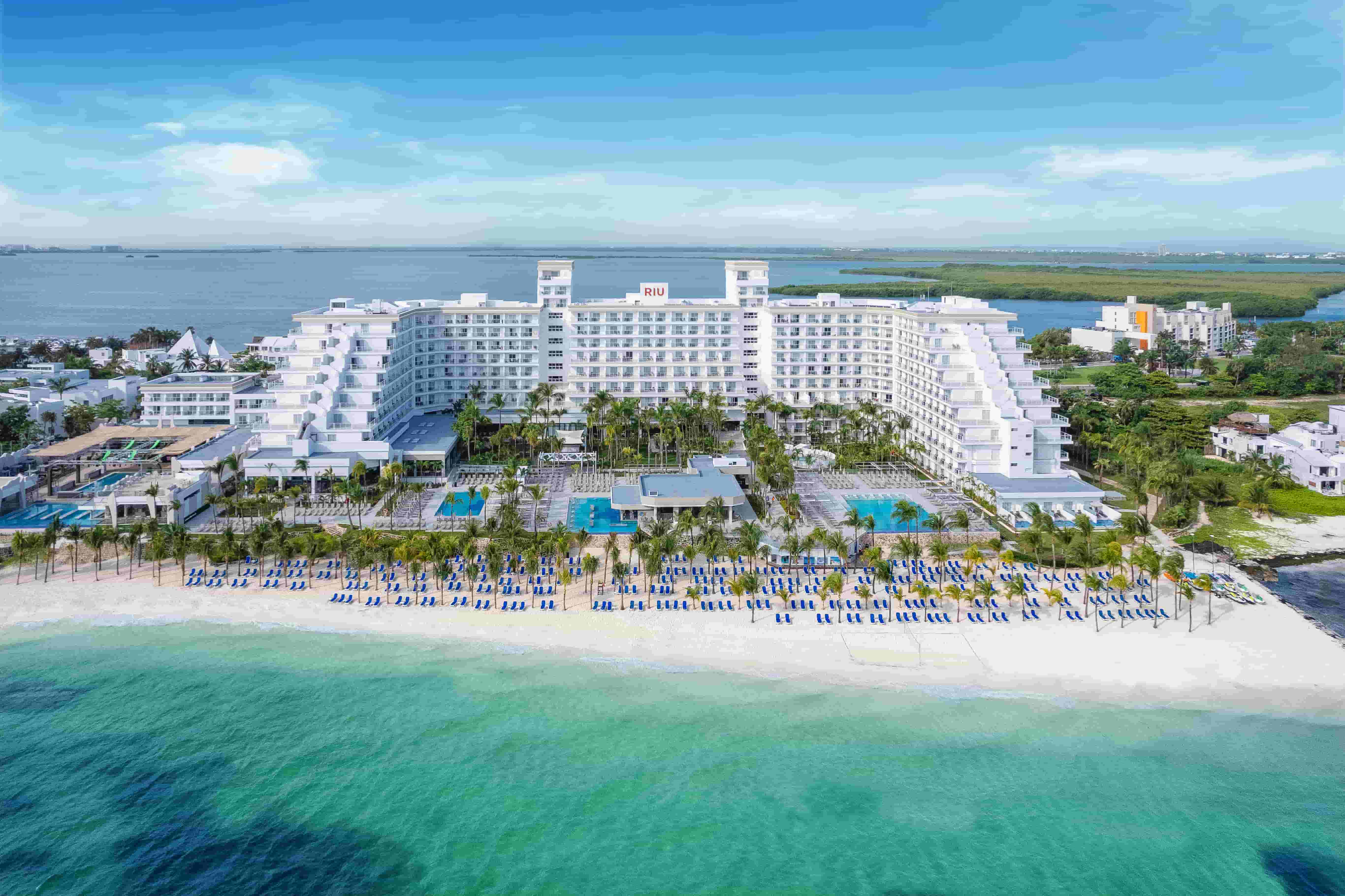 RIU completes the refurbishment of the Riu Caribe and brings its RIU Party events to Cancun