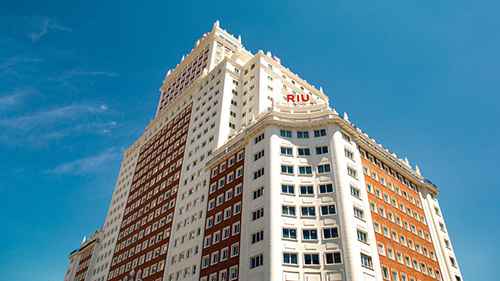 Exteriores del Edificio España de Madrid, reconvertido en el Hotel Riu Plaza España, un ambicioso proyecto de Luis Riu